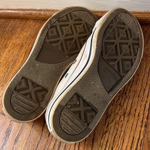 WHITE CONVERSE LOW TOP SNEAKERS - SIZE 5.5 - Picture 6 of 8